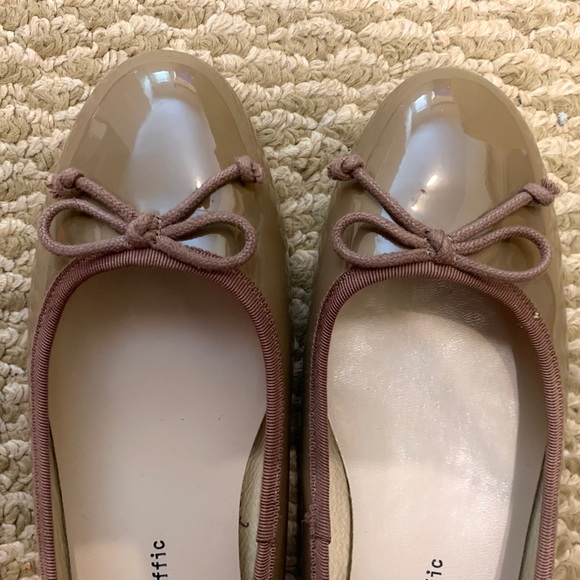 Khaki butterfly ballet flats - Picture 2 of 16